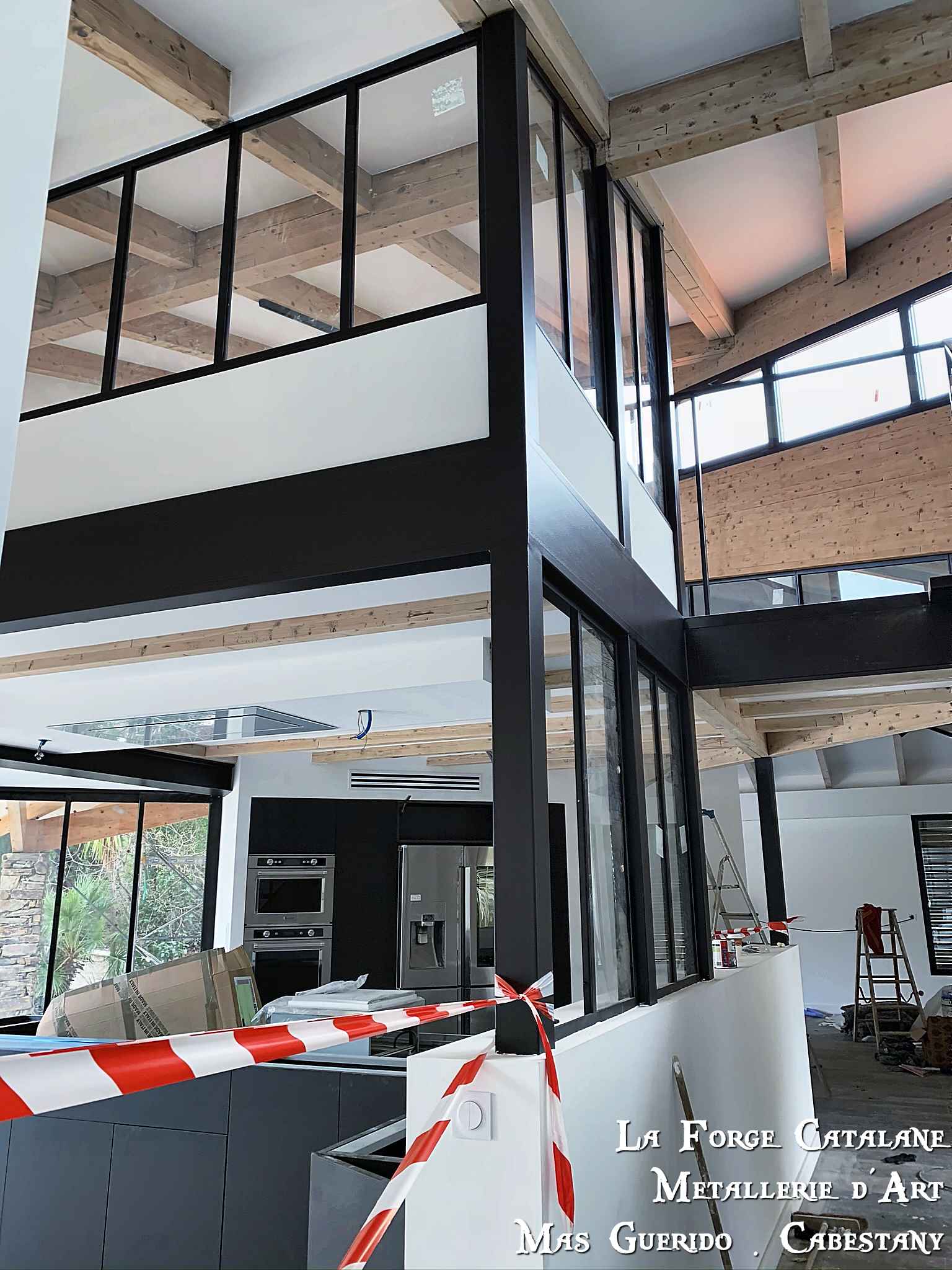 verriere fixe sur mezzanine vitrage clair forge catalane (2).jpg